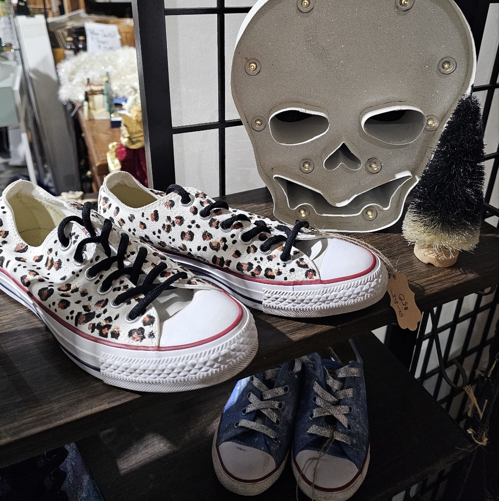 Leopard chucks